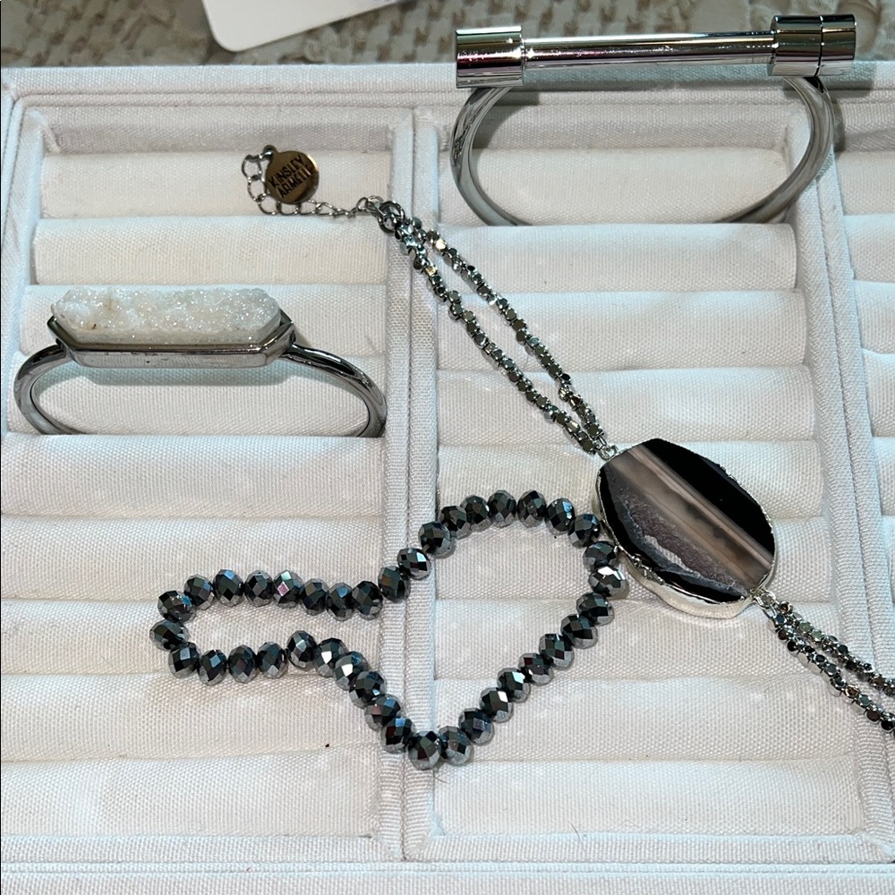 Kinsley Armelle Silver and quartz/geode Jewelry Set